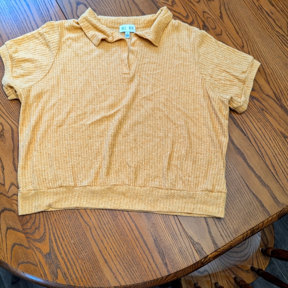 Oli Viv. Yellow Womans Polo Shirt. waffle Pappern. Size 2 X. Mustard Yellow. EUC
